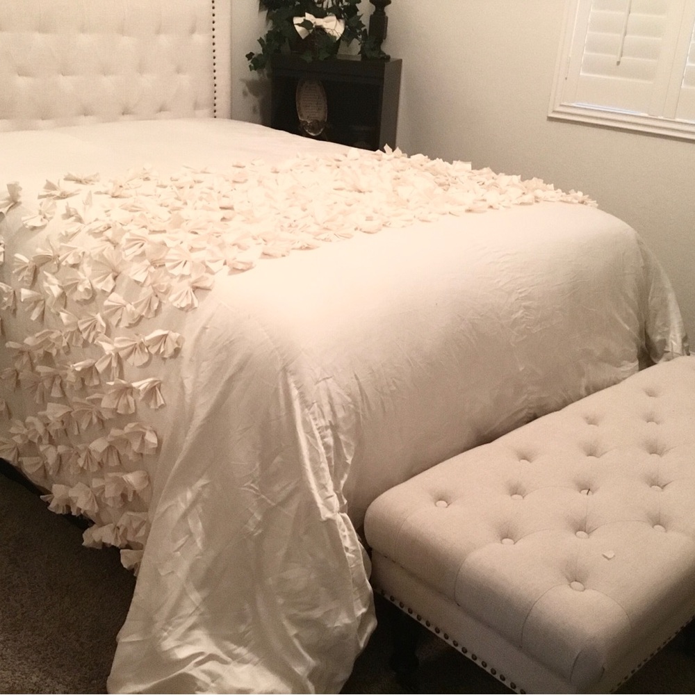 Elegant Cream Bedding Set